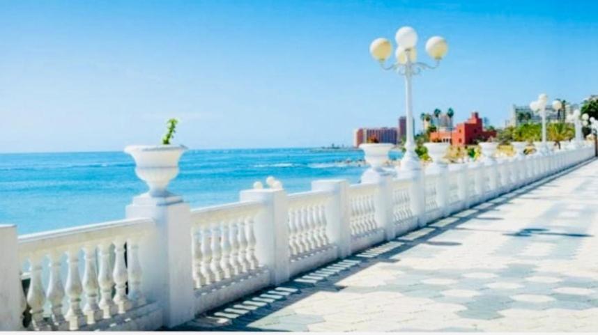 Appartamento Precioso Apartamento Frente Al Mar Benalbeach Benalmádena Esterno foto